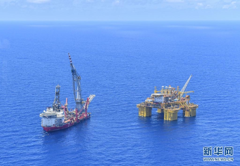 （圖1）這是在海南陵水海域拍攝的“深海一號(hào)”大氣田。新華社記者 蒲曉旭 攝