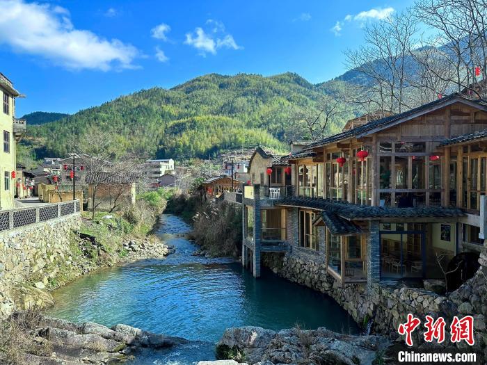 水清景美的屏南鄉(xiāng)村。　甘葉斌 供圖