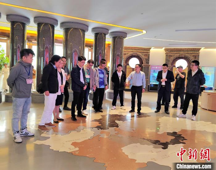 福建金門馬祖地區(qū)建筑師公會參觀六妙白茶博物館，了解福鼎茶產(chǎn)業(yè)發(fā)展過程?！罱ㄆ?攝