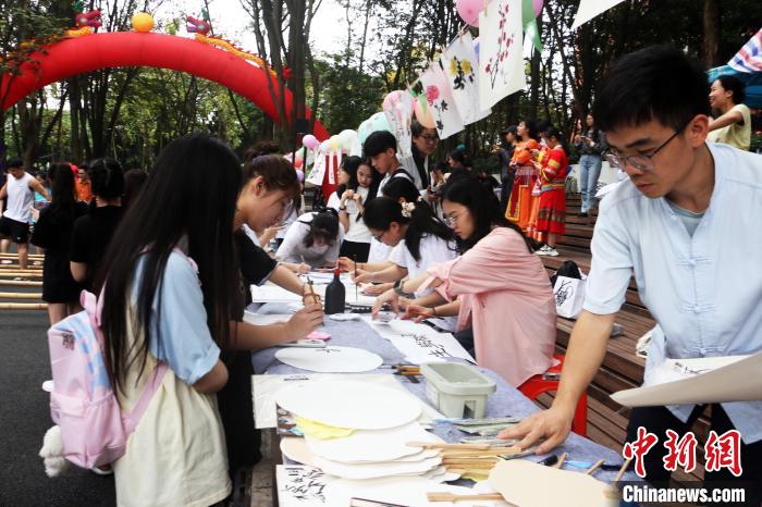 東盟留學(xué)生“逐夢”中國：學(xué)習(xí)中文令人生舞臺(tái)充滿無限可能