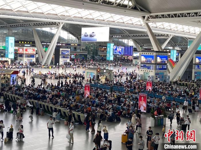 “五一”假期預(yù)計(jì)迎來今年以來最大客流廣鐵將加開夜間高鐵