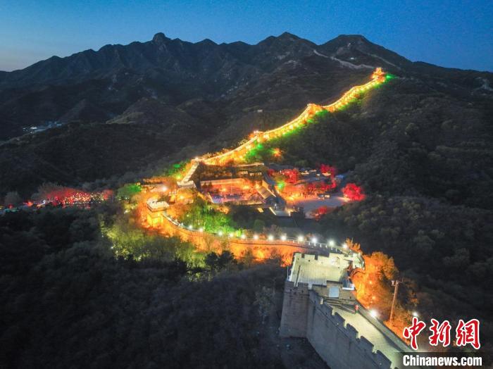 圖為北京八達嶺夜長城。　<a target='_blank' href='/'>中新社</a>記者 賈天勇 攝