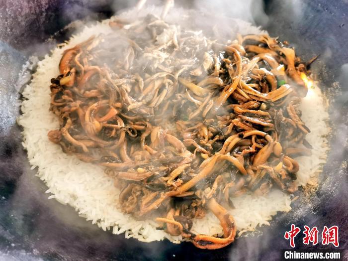 廣東臺(tái)山黃鱔飯花式上桌游客“食過(guò)返尋味”