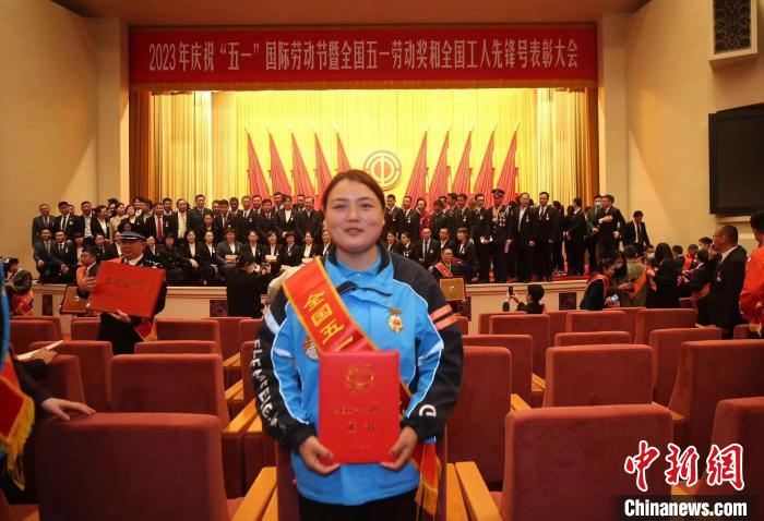全國(guó)五一勞動(dòng)獎(jiǎng)?wù)芦@得者、女騎手田丹：“所做的一切都挺值”