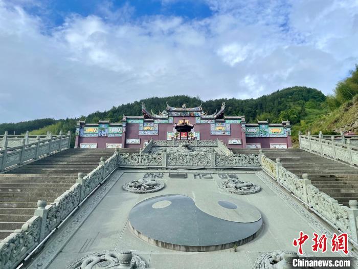 臨水宮坐落于古田縣中村村，是宋代淳祐年間朝廷封號(hào)的祀典宮廟?！吻汕?攝