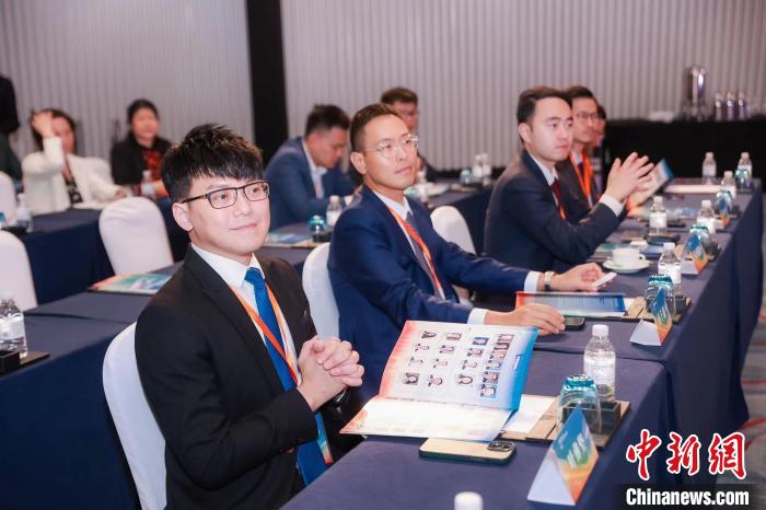 港澳青年抵滬，擬通過視、聽、學(xué)、游等親身體驗增加對祖國的認識?！』顒又鬓k方供圖