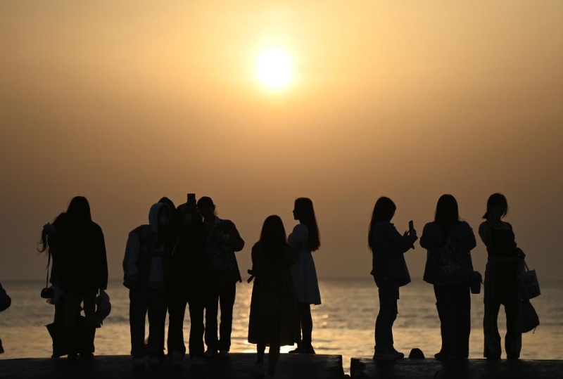 5月3日，游客在天津市濱海新區(qū)東疆親海公園游玩。新華社記者 趙子碩 攝