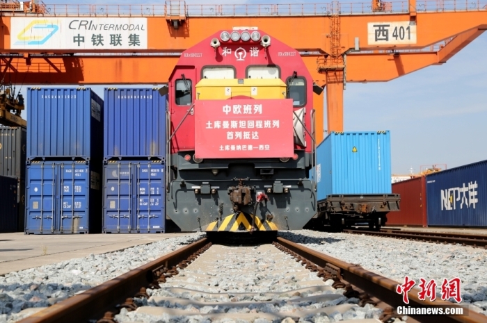 資料圖：2022年8月31日，首趟中歐班列(土庫(kù)曼巴希—西安)中藥材專(zhuān)列抵達(dá)西安。<a target='_blank' href='/'>中新社</a>記者 張遠(yuǎn) 攝