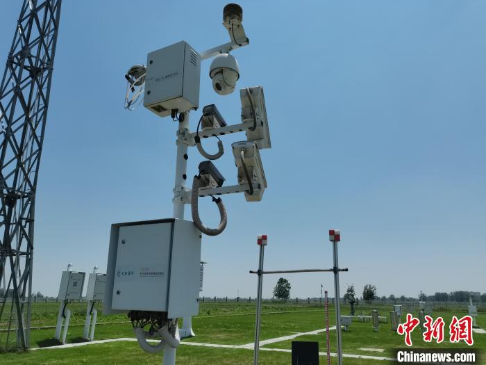 壽縣國家氣候觀象臺內(nèi)各種觀測設(shè)備?！侨?攝