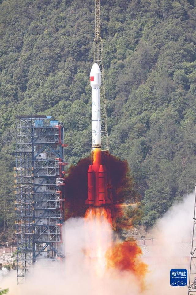 5月17日10時49分，我國在西昌衛(wèi)星發(fā)射中心用長征三號乙運載火箭，成功發(fā)射第56顆北斗導航衛(wèi)星。新華社發(fā)（朱磊 攝）