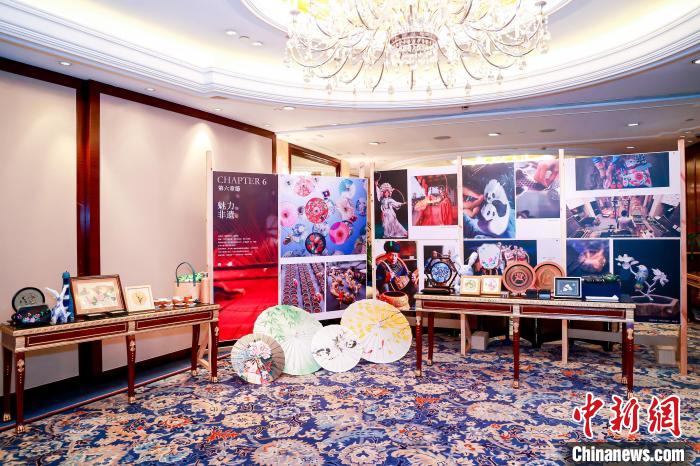 推介會(huì)設(shè)置“詩(shī)意棲居、人間天府”四川文化展?！≈鬓k方 攝