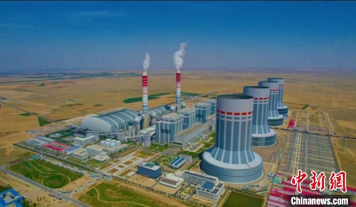 圖為4臺(tái)百萬千瓦超超臨界間接空冷火電機(jī)組?！≡墓﹫D