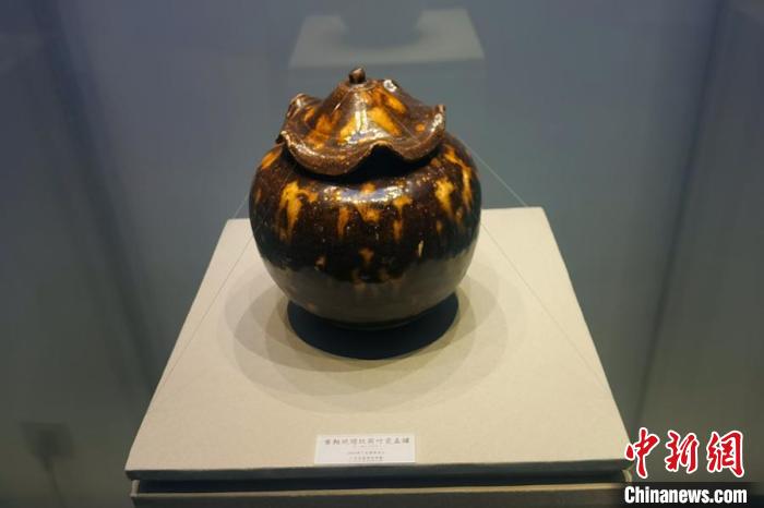 廣元窯復燒產(chǎn)品?！≈鞓s杰 攝