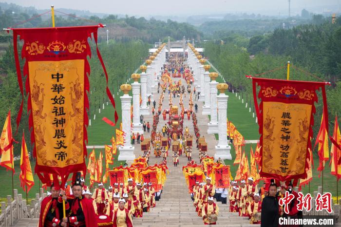 “問祖炎帝 尋根高平”癸卯年海峽兩岸同胞神農(nóng)炎帝故里民間拜祖典禮在山西高平炎帝陵舉行?！」鶉鴤?攝