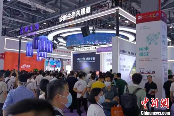 圖為民眾觀展?！≈鬓k方 供圖