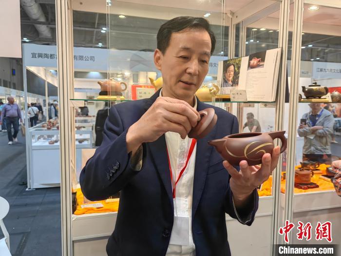 以壺為媒，促進(jìn)香港內(nèi)地交流——專訪中國(guó)紫砂文化研究會(huì)會(huì)長(zhǎng)周汝平