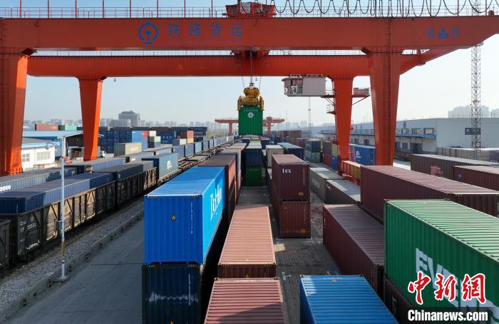 繁忙的合肥北站物流基地 合肥國際陸港供圖
