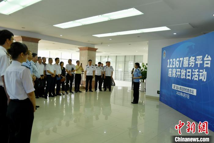 圖為12367服務(wù)平臺(tái)座席開放日現(xiàn)場(chǎng)?！‰遂?攝