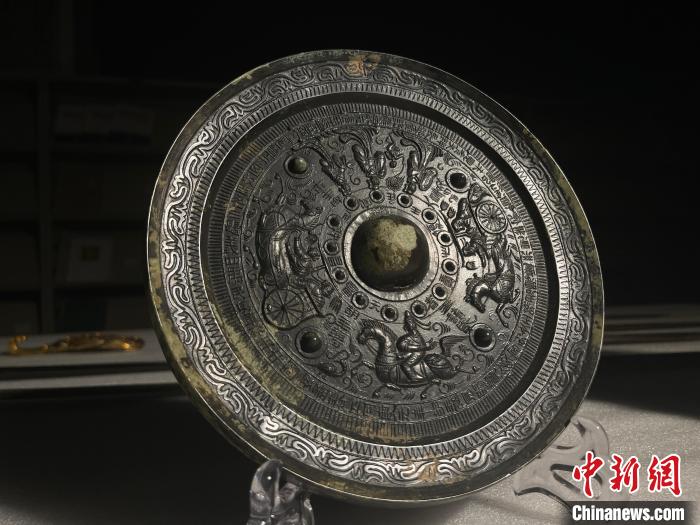 最早記載昭君出塞的東漢銅鏡流落民間，是誰在盜掘倒賣？