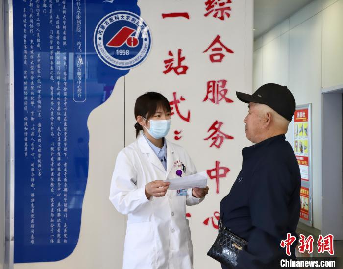 探訪醫(yī)院里的“隱身人”：是醫(yī)者，亦是心靈守護(hù)人