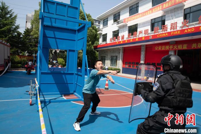 共筑人民城市“平安盾”上海公安、消防夏季聯(lián)合實戰(zhàn)大練兵