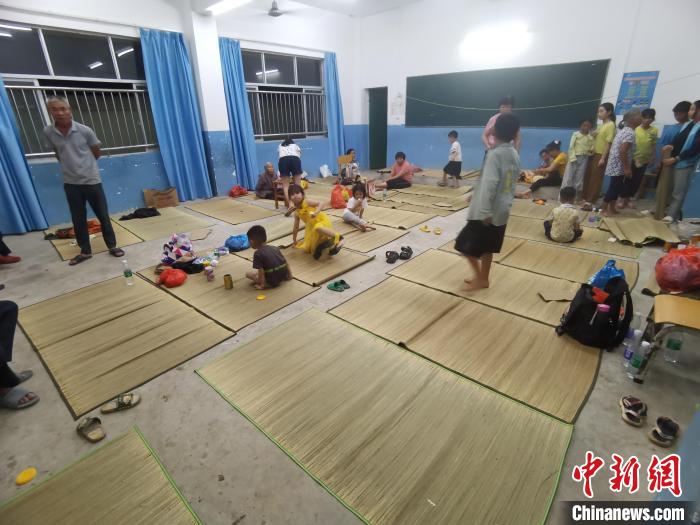 受災(zāi)民眾得到臨時安置?！〉岳顝?qiáng) 攝