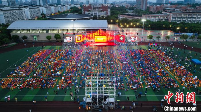 中國計量大學(xué)舉行2023屆畢業(yè)典禮暨學(xué)位授予儀式 中國計量大學(xué)供圖