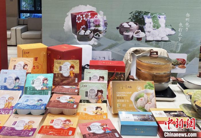 揚州淮揚菜預(yù)制菜展示?！〈藜衙?攝