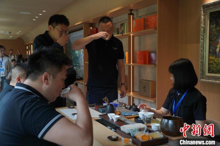 黑龍江省高品質(zhì)體驗(yàn)式旅游觀光列車“林都號”開行