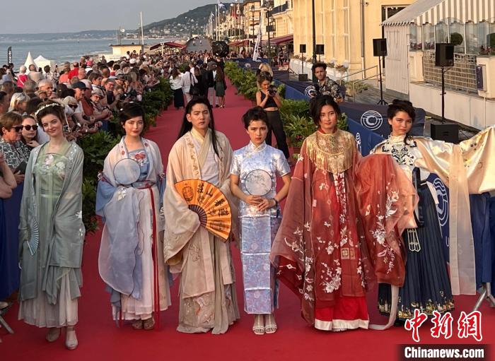 當?shù)貢r間6月16日，2023年卡布爾電影節(jié)中國日活動舉行?！≈鬓k方供圖