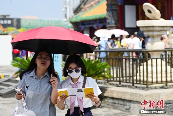 6月22日，端午假期首日，眾多游客游覽沈陽(yáng)故宮。<a target='_blank' href='/'>中新社</a>記者 于海洋 攝