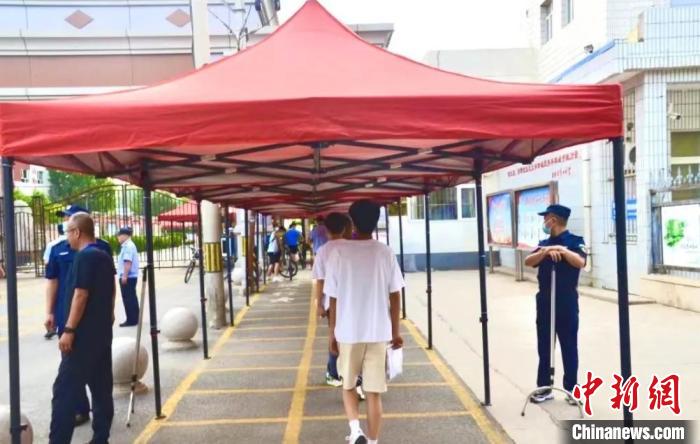 為期三天的2023年北京初中學(xué)業(yè)水平考試6月24日開考?！”本┦醒討c區(qū)供圖