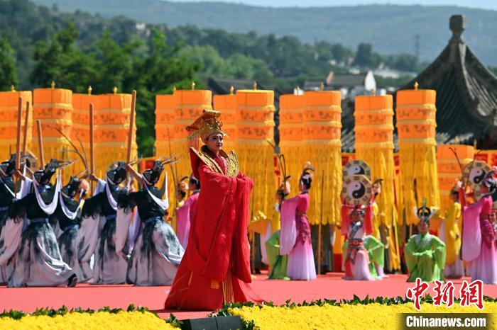 6月22日，“2023(癸卯)年公祭中華人文始祖伏羲大典”在甘肅省天水市舉辦。   圖片來(lái)源：中新網(wǎng)