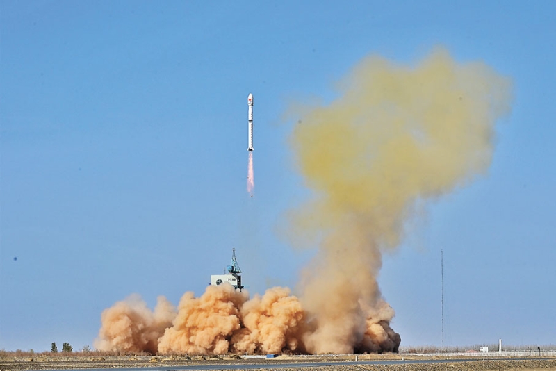 4月16日9時(shí)36分，我國在酒泉衛(wèi)星發(fā)射中心使用長征四號(hào)乙運(yùn)載火箭成功將風(fēng)云三號(hào)07星發(fā)射升空，衛(wèi)星順利進(jìn)入預(yù)定軌道，發(fā)射任務(wù)獲得圓滿成功。（圖源：新華社）