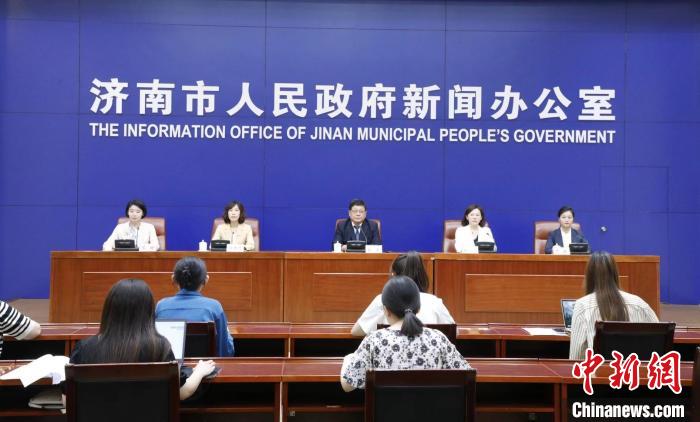 濟(jì)南第三代社?？虞d公共交通功能可在全國(guó)300多個(gè)城市乘車