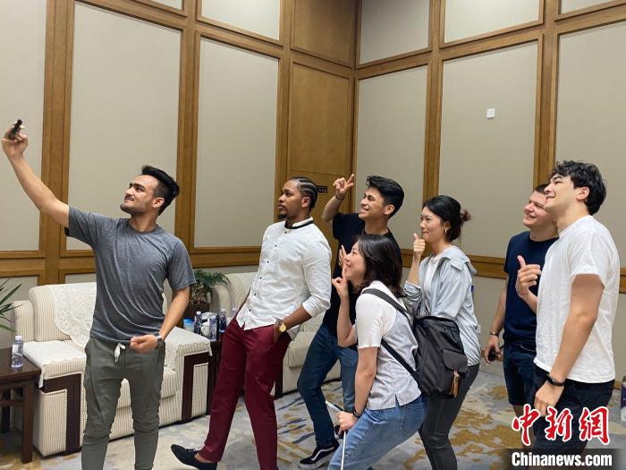 古城揚州實力“圈粉”多國“Z世代”青年?！〈藜衙?攝