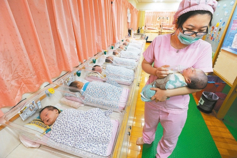 數(shù)據(jù)顯示，臺灣新生兒、嬰兒死亡率均創(chuàng)下十年來新高，引發(fā)醫(yī)界關(guān)注。（圖源：臺灣《聯(lián)合報》）