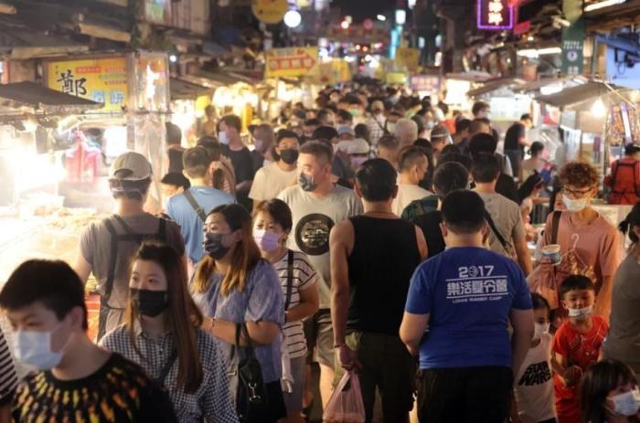 冰粉、雙皮奶、螺獅粉……臺網(wǎng)友發(fā)帖：臺灣街頭越來越多大陸小吃