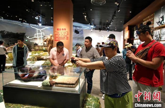 圖為臺商參觀原子城紀念館?！⊙Φ?攝