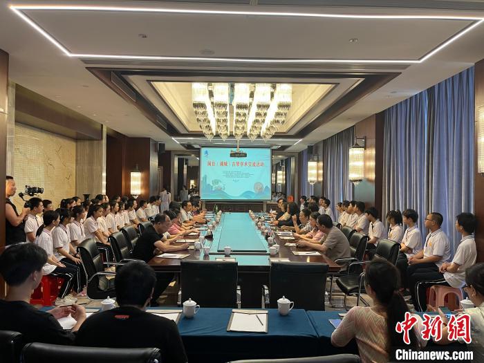 閩臺古琴技藝培訓(xùn)交流活動同步舉行。　葉國寶 攝