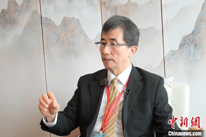 圖為APAGE董事會主席李奇龍接受記者采訪?！≈貞c海扶供圖