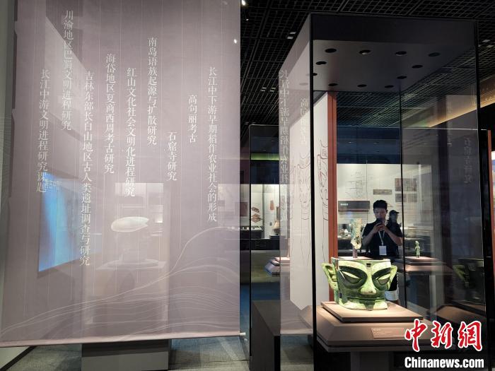 記者探訪展覽現(xiàn)場?！≮w曉 攝