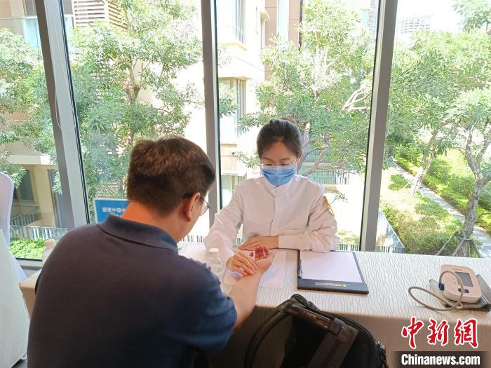 義診現(xiàn)場。　鐘毅 攝