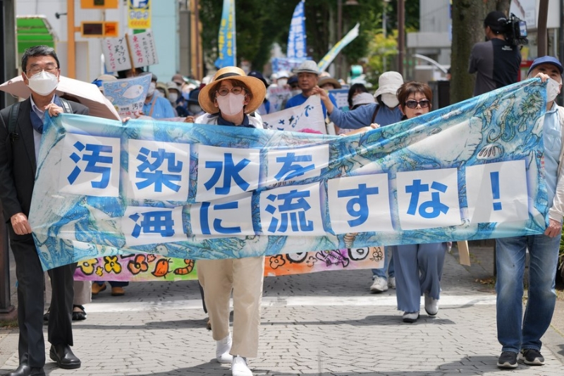 6月20日，人們在日本福島市參加反對核污染水排海的抗議活動。（圖源：新華社）