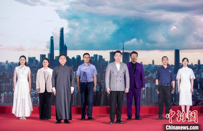 新的社會(huì)階層人士代表表演情景劇《關(guān)于上海的100件美妙小事》?！∩虾Ｊ形y(tǒng)戰(zhàn)部供圖