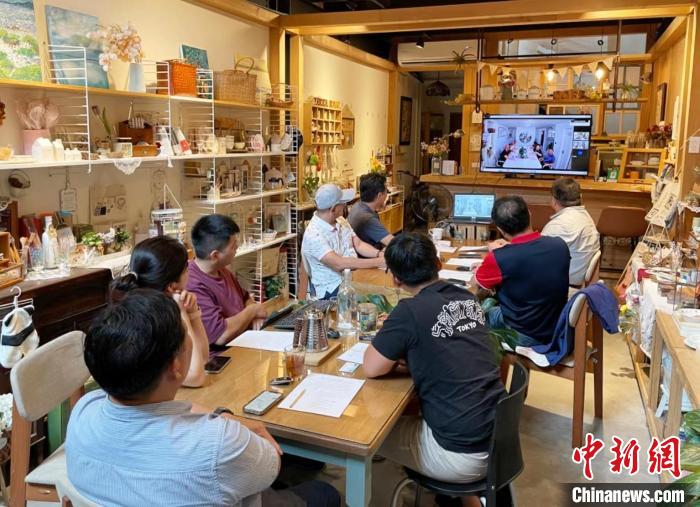 “融情·同心”寧(德)臺(灣)建筑師驛站(臺中)“云揭牌”儀式在寧德市、臺灣臺中市同步舉行?！×置项R 攝
