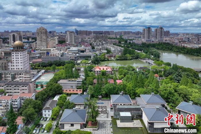 中國第一座公共博物館——南通博物苑坐落于風(fēng)光秀美的濠河之濱?！°蟛?攝