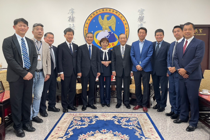 日本戰(zhàn)略研究論壇（JFSS）先前曾由秘書長長野禮子領(lǐng)軍竄臺(tái)