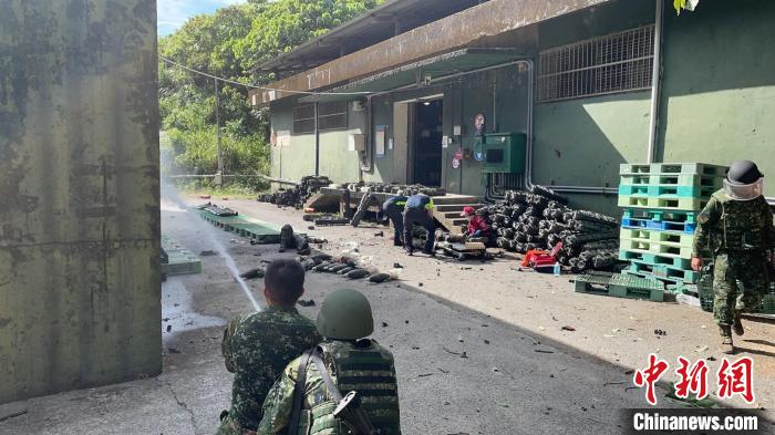 臺陸軍六軍團(tuán)三支部祥豐營區(qū)彈藥庫24日下午發(fā)生爆炸意外。圖片來源：臺灣東森新聞網(wǎng).jpg