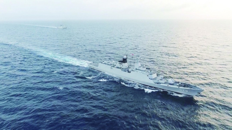 8月19日，解放軍東部戰(zhàn)區(qū)位臺島周邊組織?？章?lián)合戰(zhàn)備警巡，舉行海空等兵力聯(lián)合演訓(xùn)。圖為海軍艦艇編隊航行。（中國軍網(wǎng)）.jpg